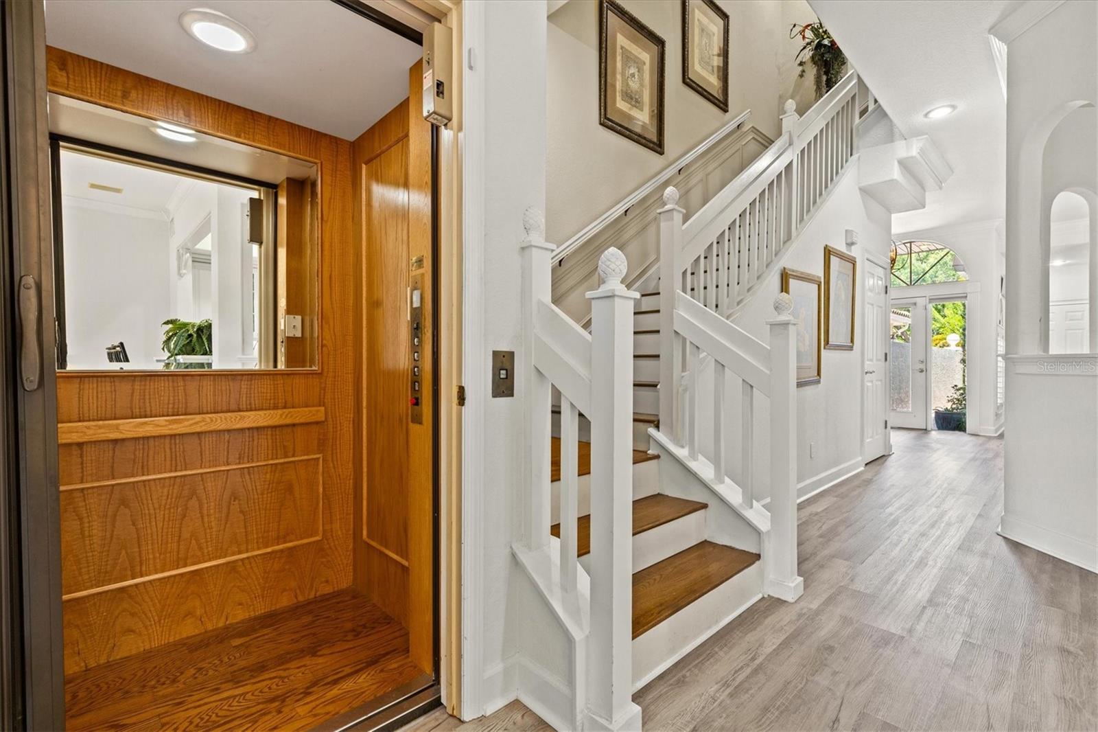 Listing photo id 5 for 1622 Lago Vista Boulevard