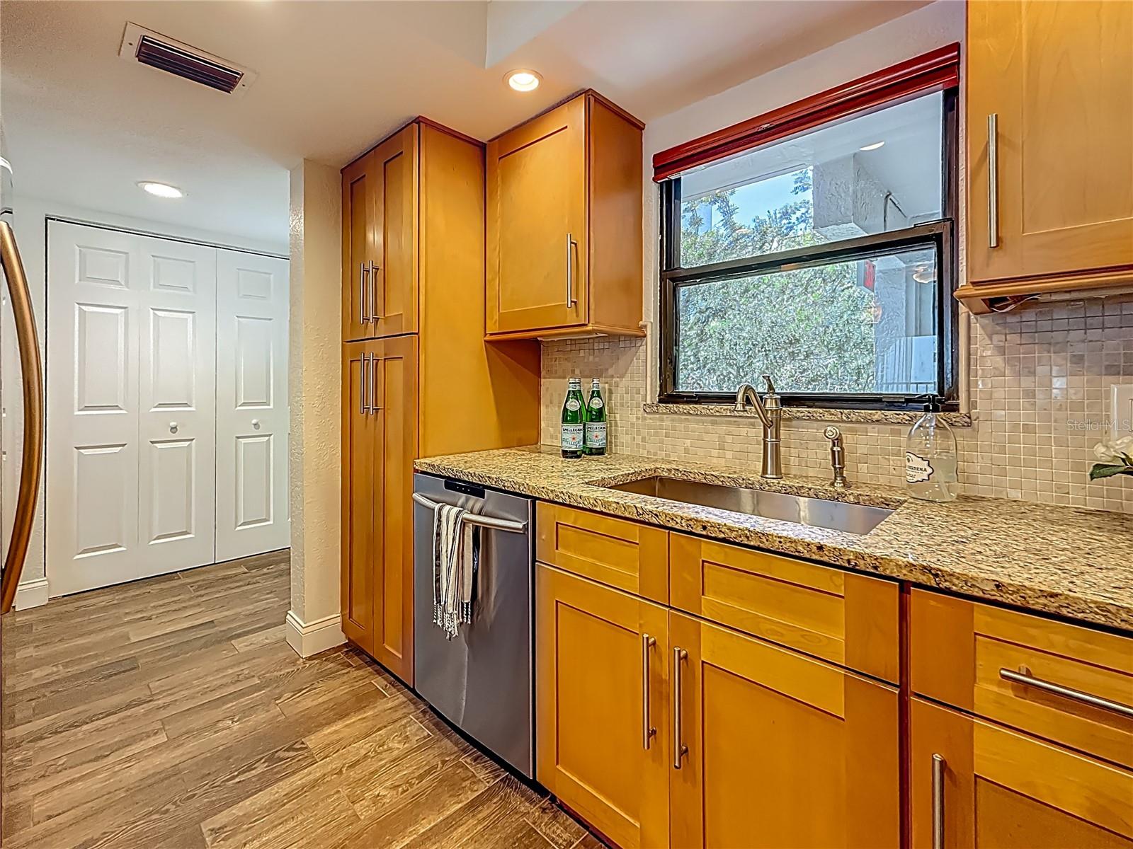 Image 6 of 35 For 105 4th Avenue Ne 426