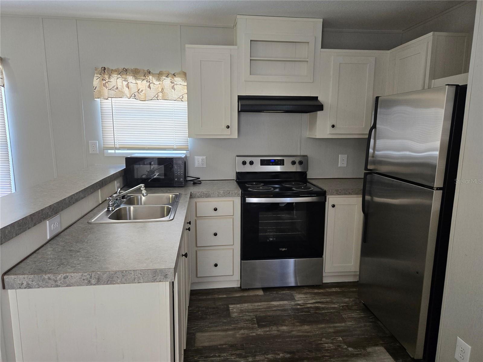 Image 2 of 6 For 806 Elkan Drive