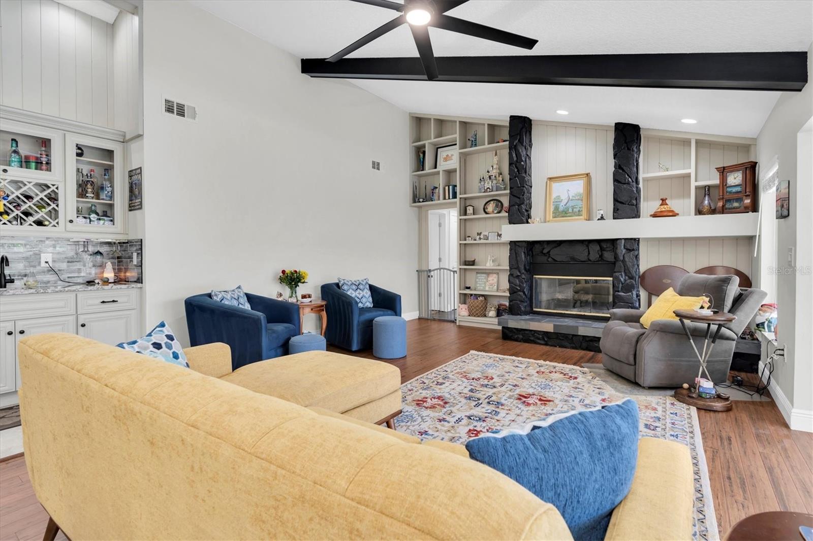 Listing photo id 9 for 4049 Wellington Parkway