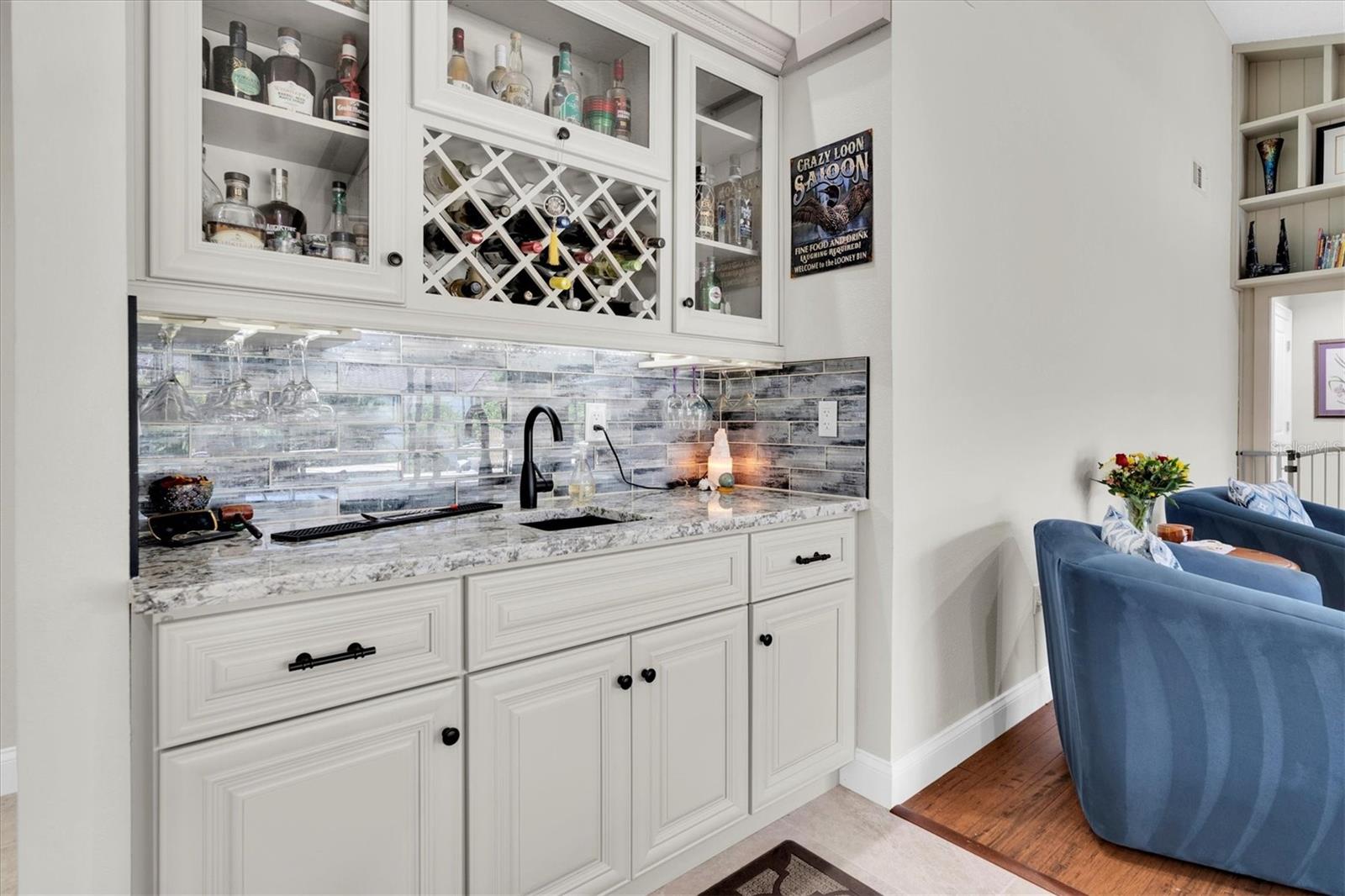 Listing photo id 10 for 4049 Wellington Parkway