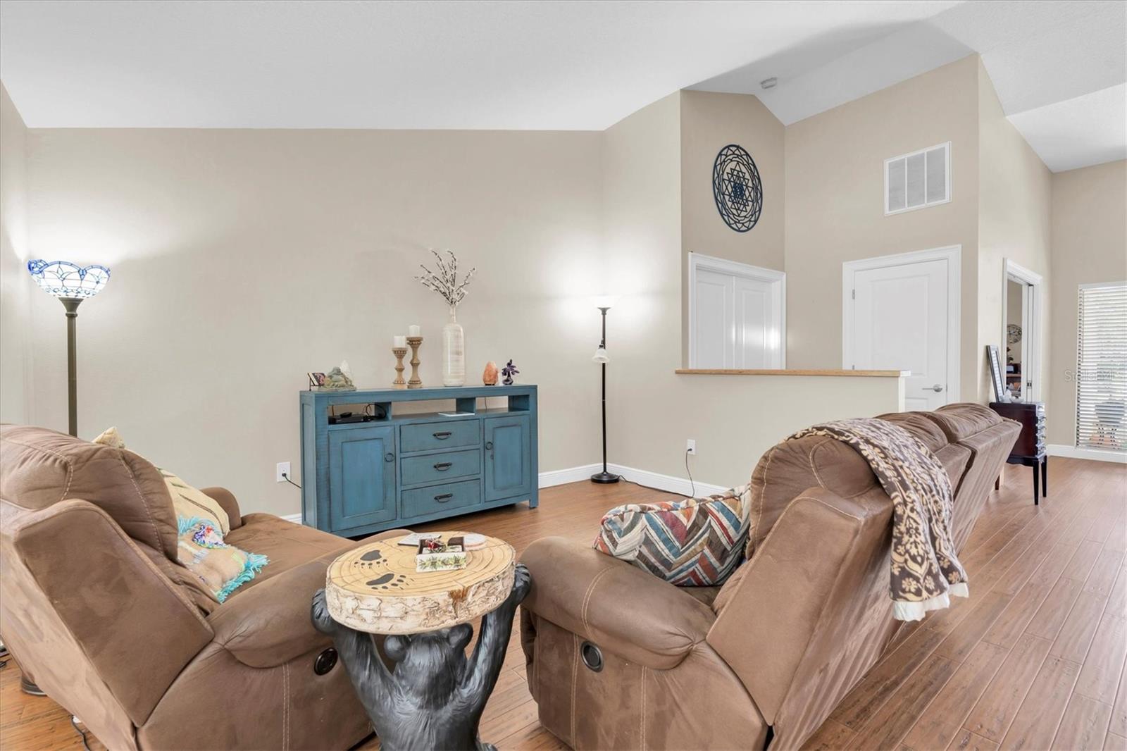 Listing photo id 14 for 4049 Wellington Parkway