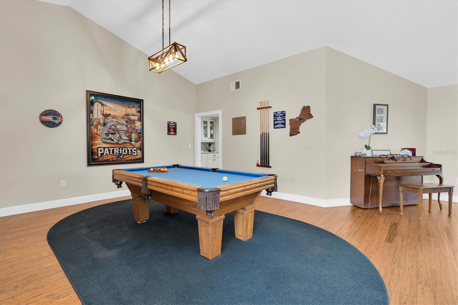 Listing photo id 16 for 4049 Wellington Parkway