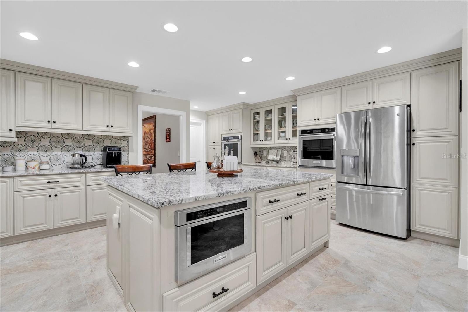 Listing photo id 0 for 4049 Wellington Parkway