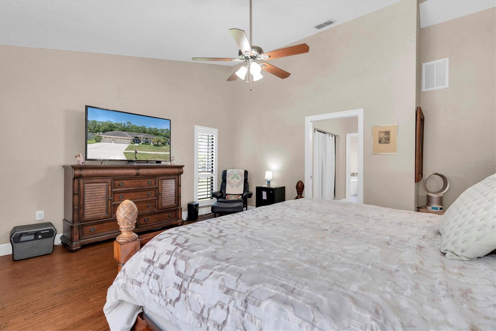 Listing photo id 23 for 4049 Wellington Parkway