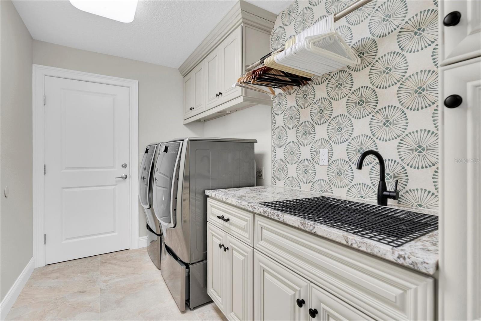 Listing photo id 24 for 4049 Wellington Parkway
