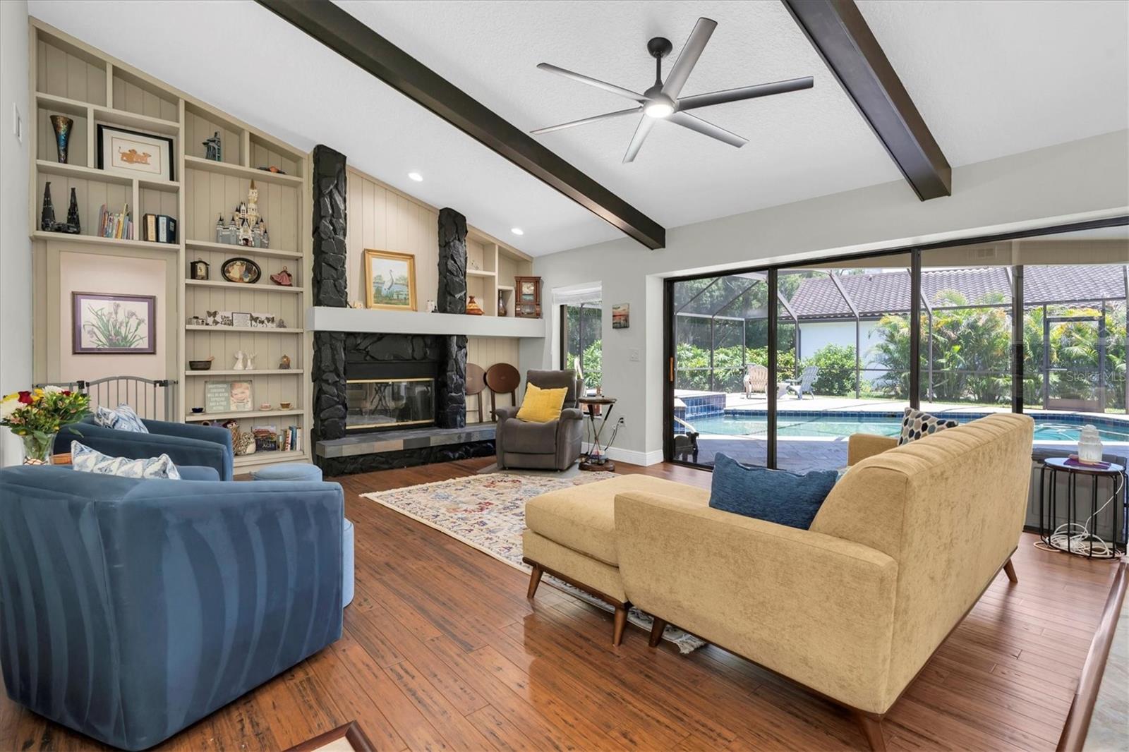 Listing photo id 5 for 4049 Wellington Parkway