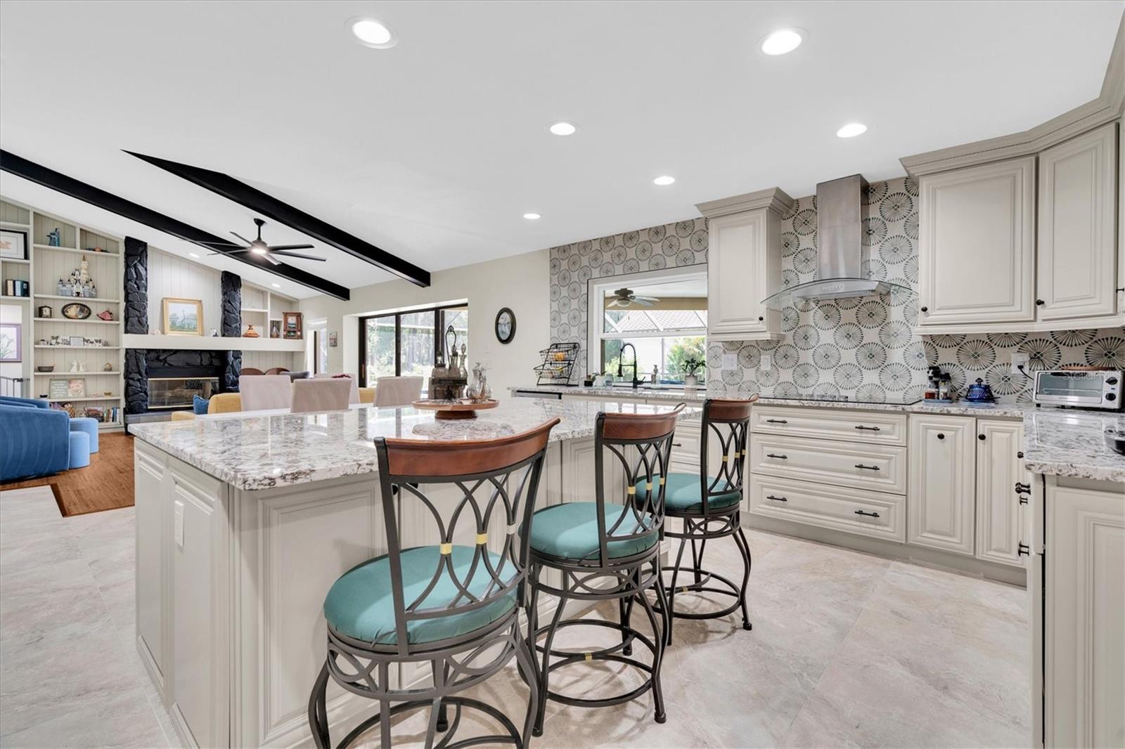 Listing photo id 7 for 4049 Wellington Parkway