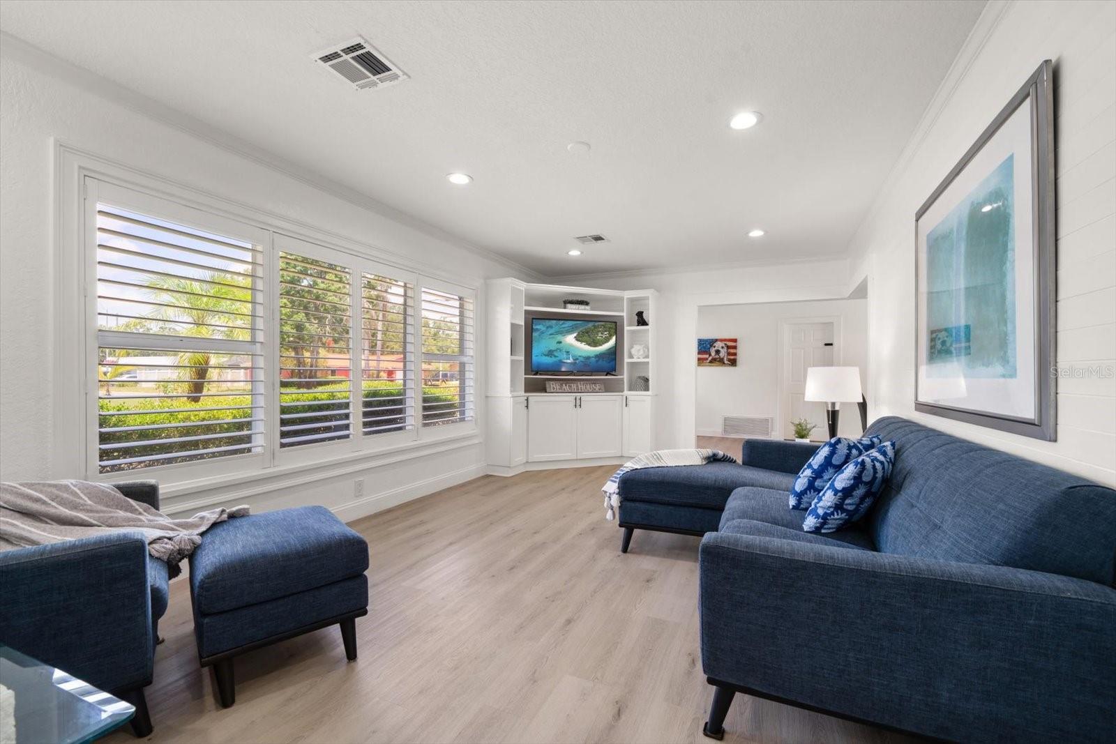Image 11 of 58 For 13514 Oval Drive W