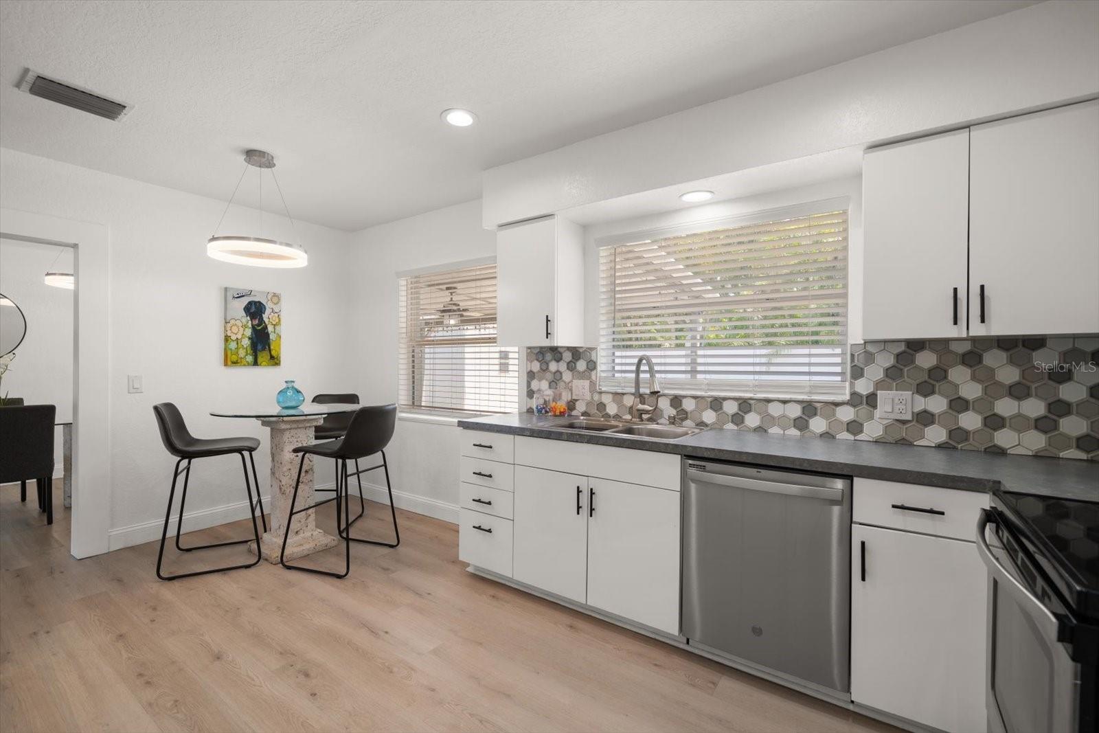 Image 15 of 58 For 13514 Oval Drive W