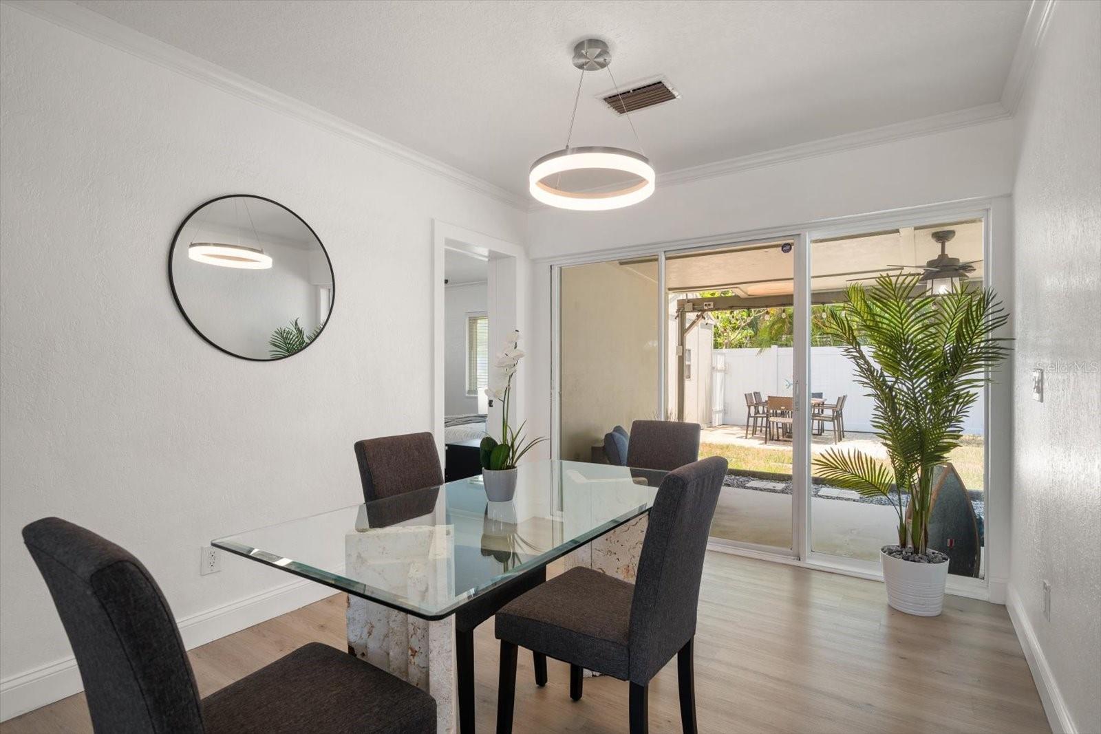 Image 19 of 58 For 13514 Oval Drive W