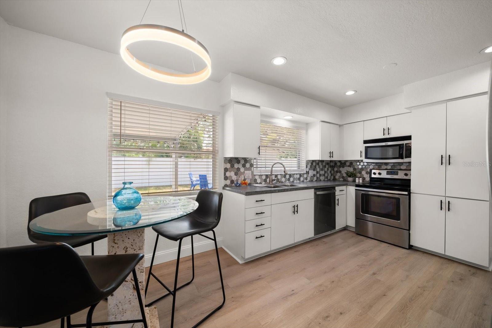Image 21 of 58 For 13514 Oval Drive W