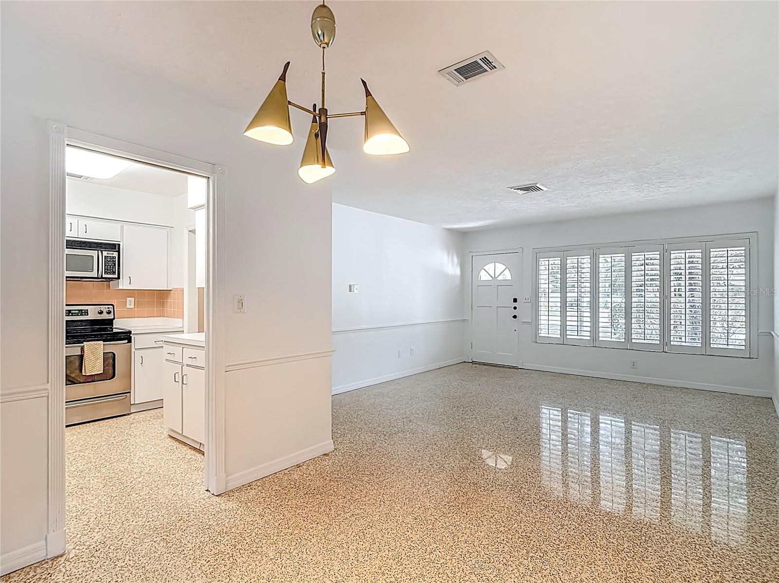 Listing photo id 9 for 4915 Chariton Avenue