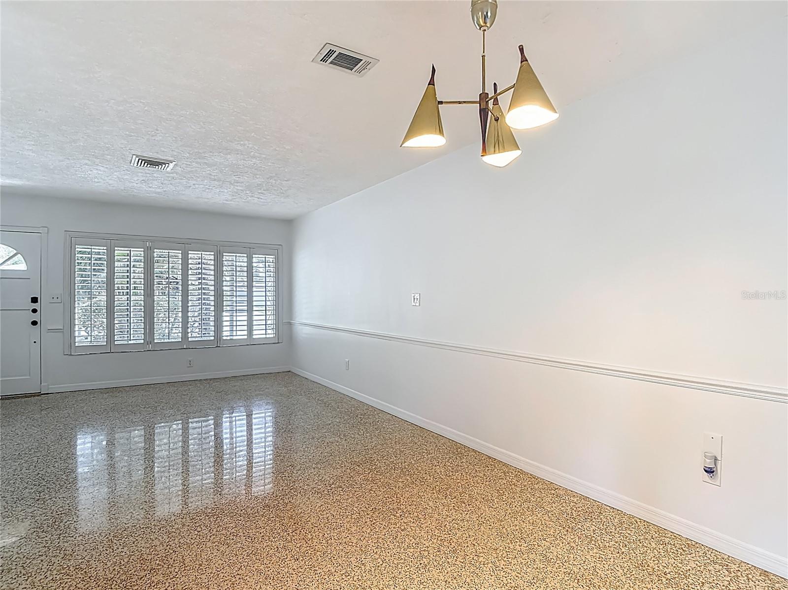 Listing photo id 10 for 4915 Chariton Avenue