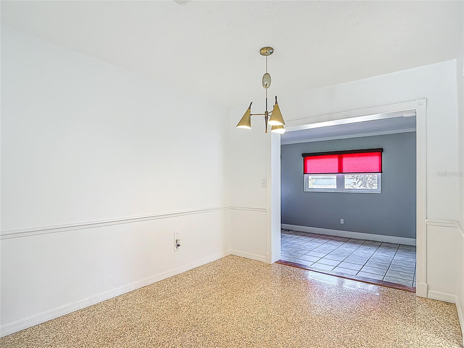 Listing photo id 11 for 4915 Chariton Avenue