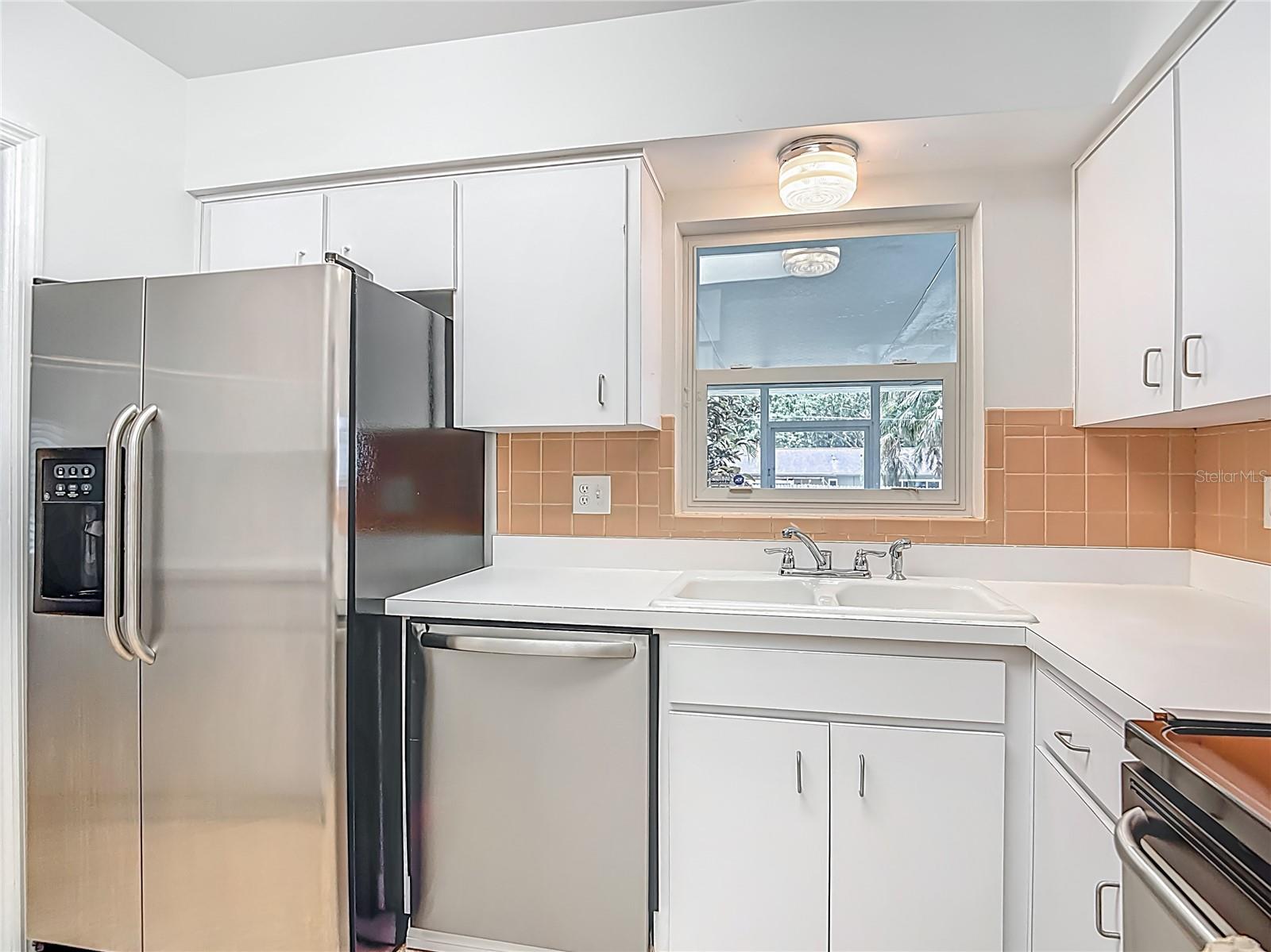 Listing photo id 13 for 4915 Chariton Avenue
