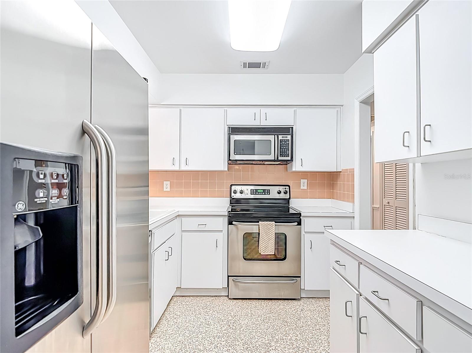Listing photo id 18 for 4915 Chariton Avenue