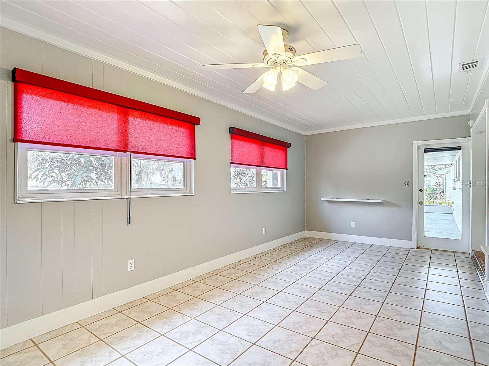 Listing photo id 20 for 4915 Chariton Avenue