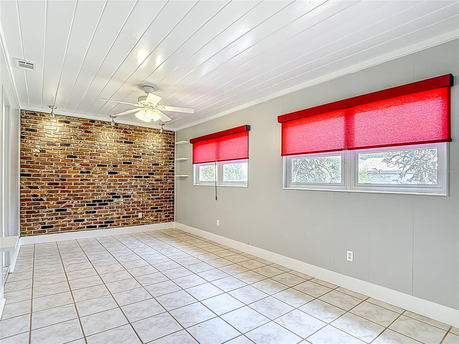 Listing photo id 22 for 4915 Chariton Avenue