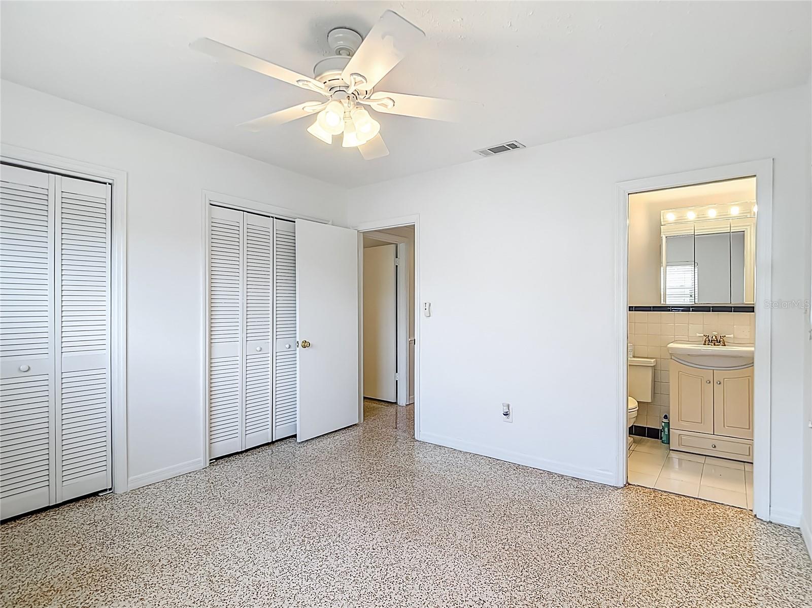 Listing photo id 25 for 4915 Chariton Avenue