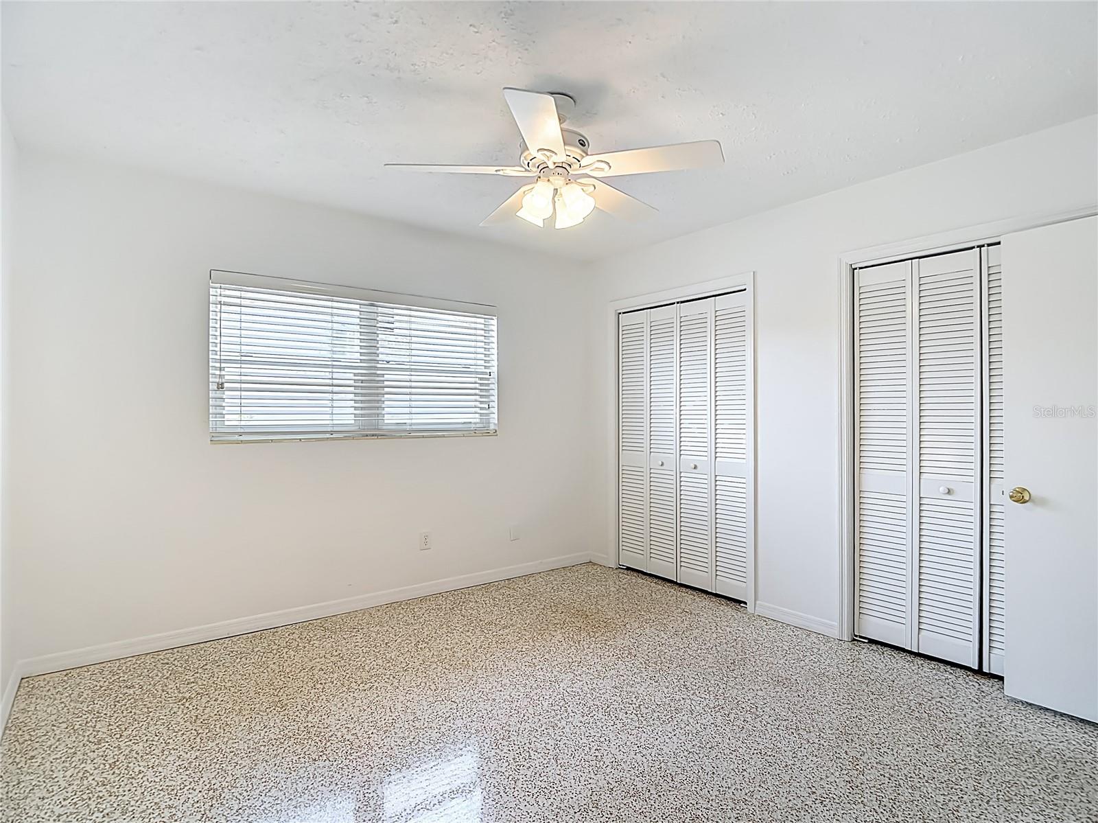 Listing photo id 27 for 4915 Chariton Avenue