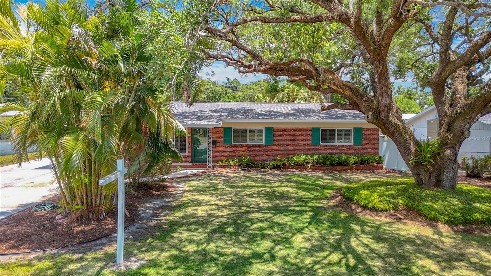 Listing photo id 1 for 4915 Chariton Avenue