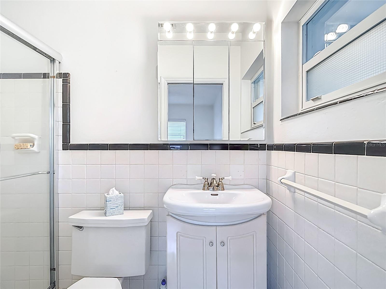 Listing photo id 28 for 4915 Chariton Avenue