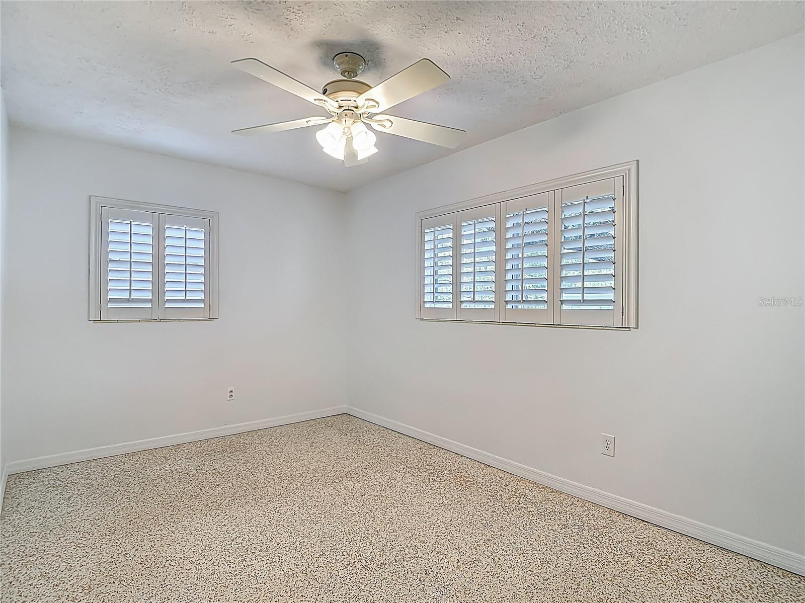 Listing photo id 30 for 4915 Chariton Avenue