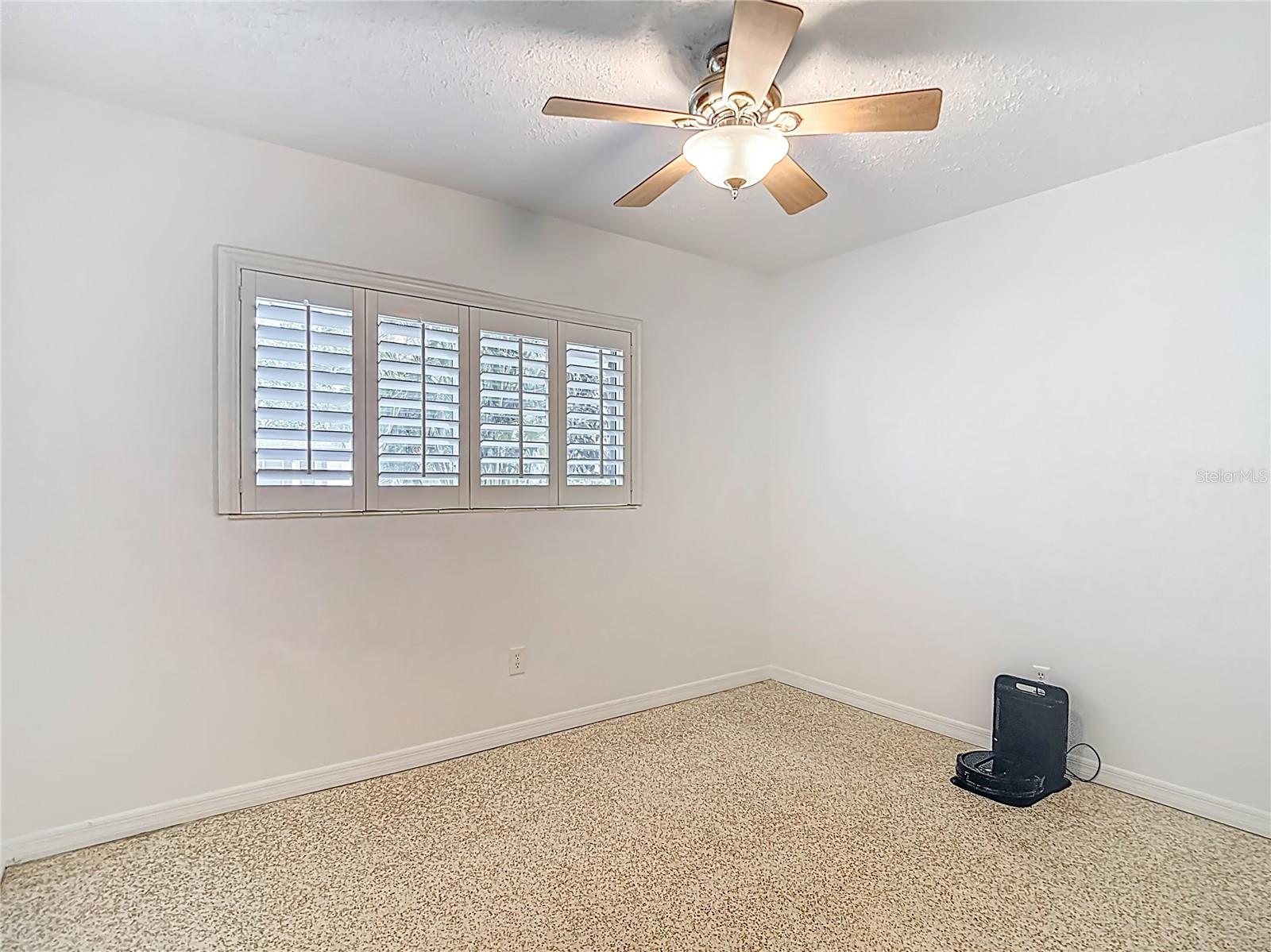 Listing photo id 34 for 4915 Chariton Avenue