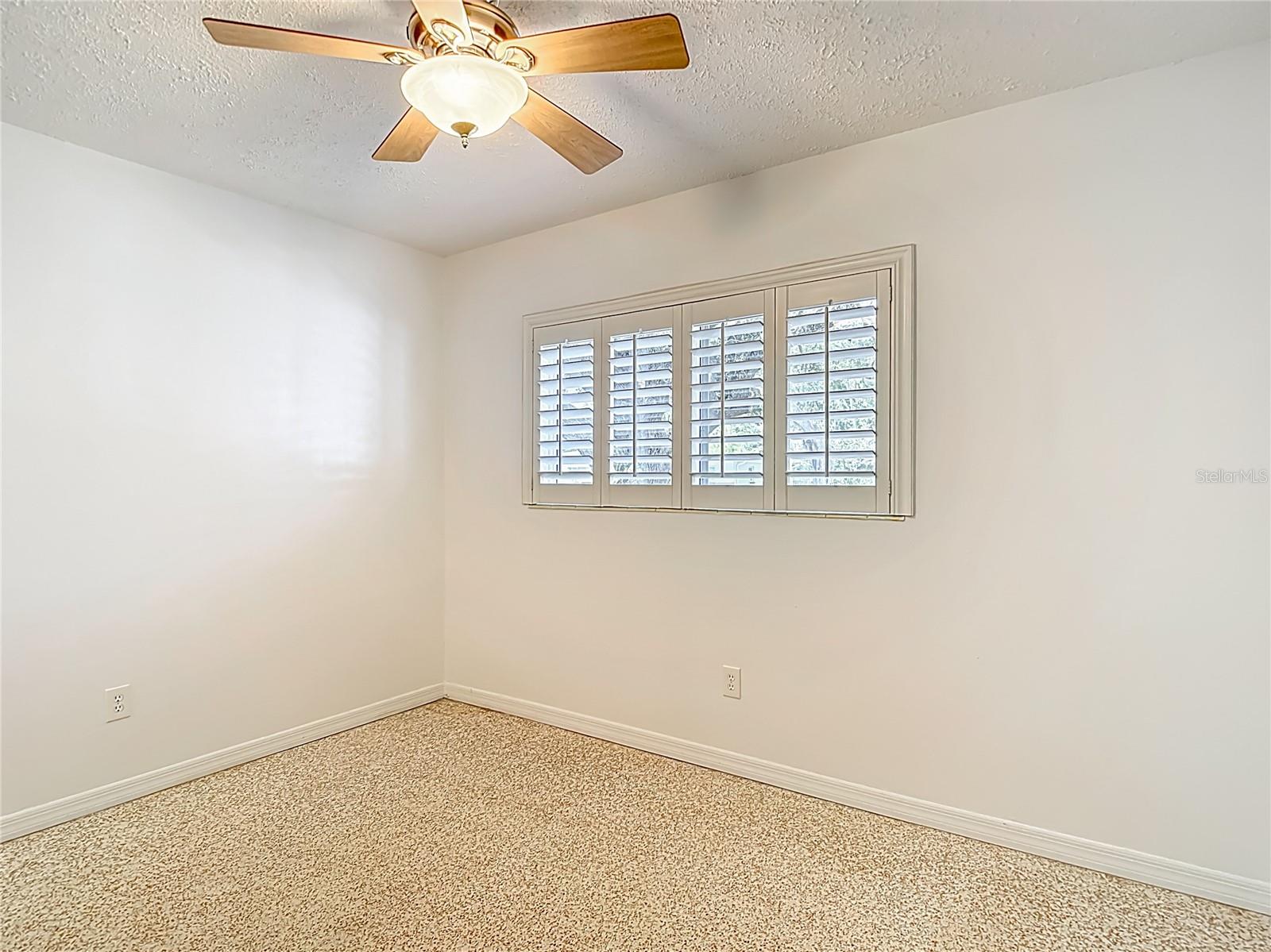 Listing photo id 37 for 4915 Chariton Avenue