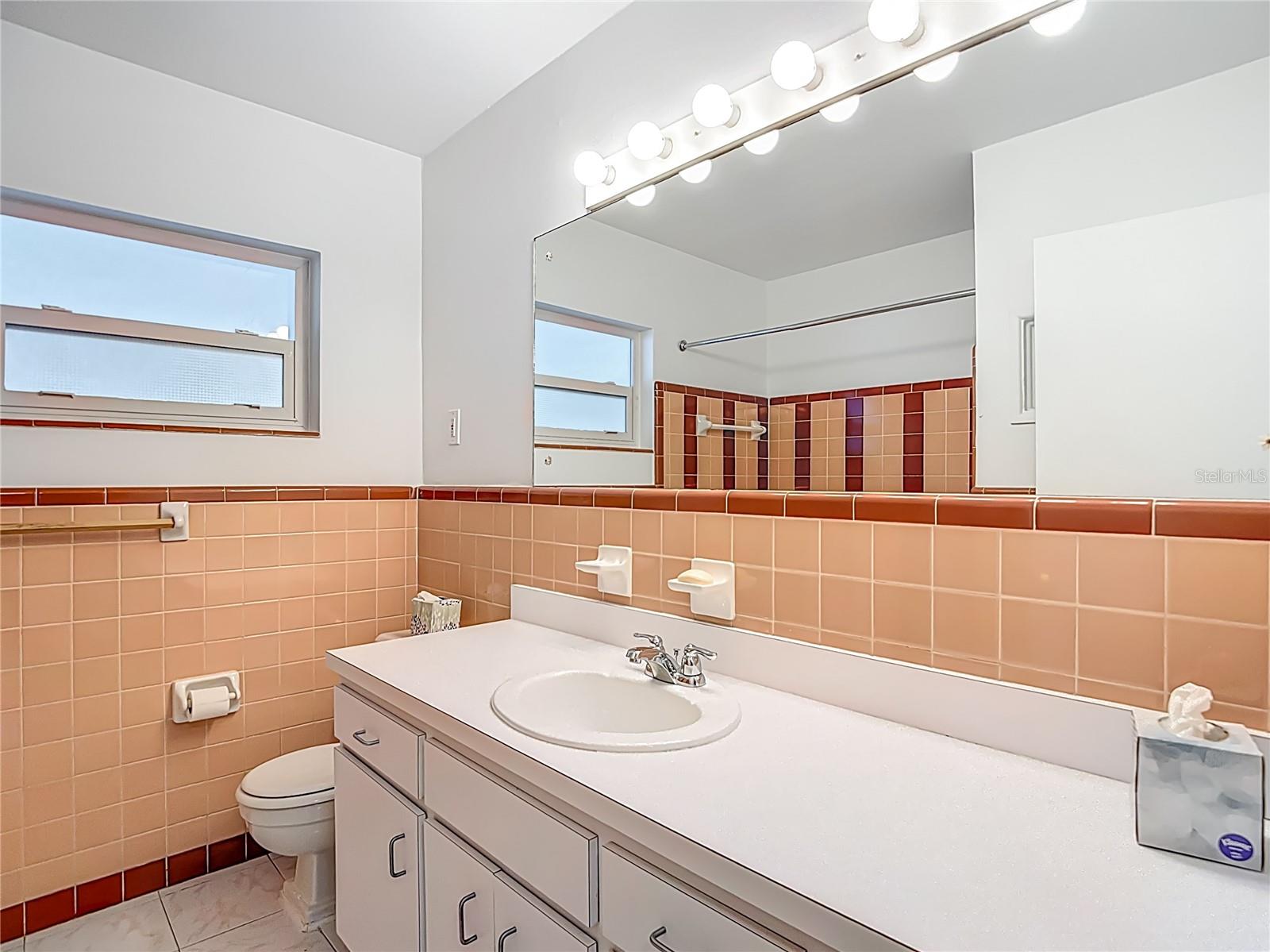 Listing photo id 38 for 4915 Chariton Avenue