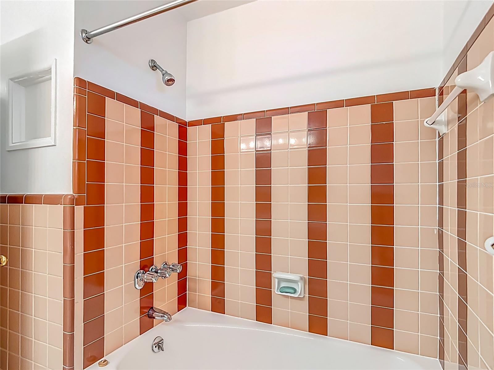 Listing photo id 39 for 4915 Chariton Avenue