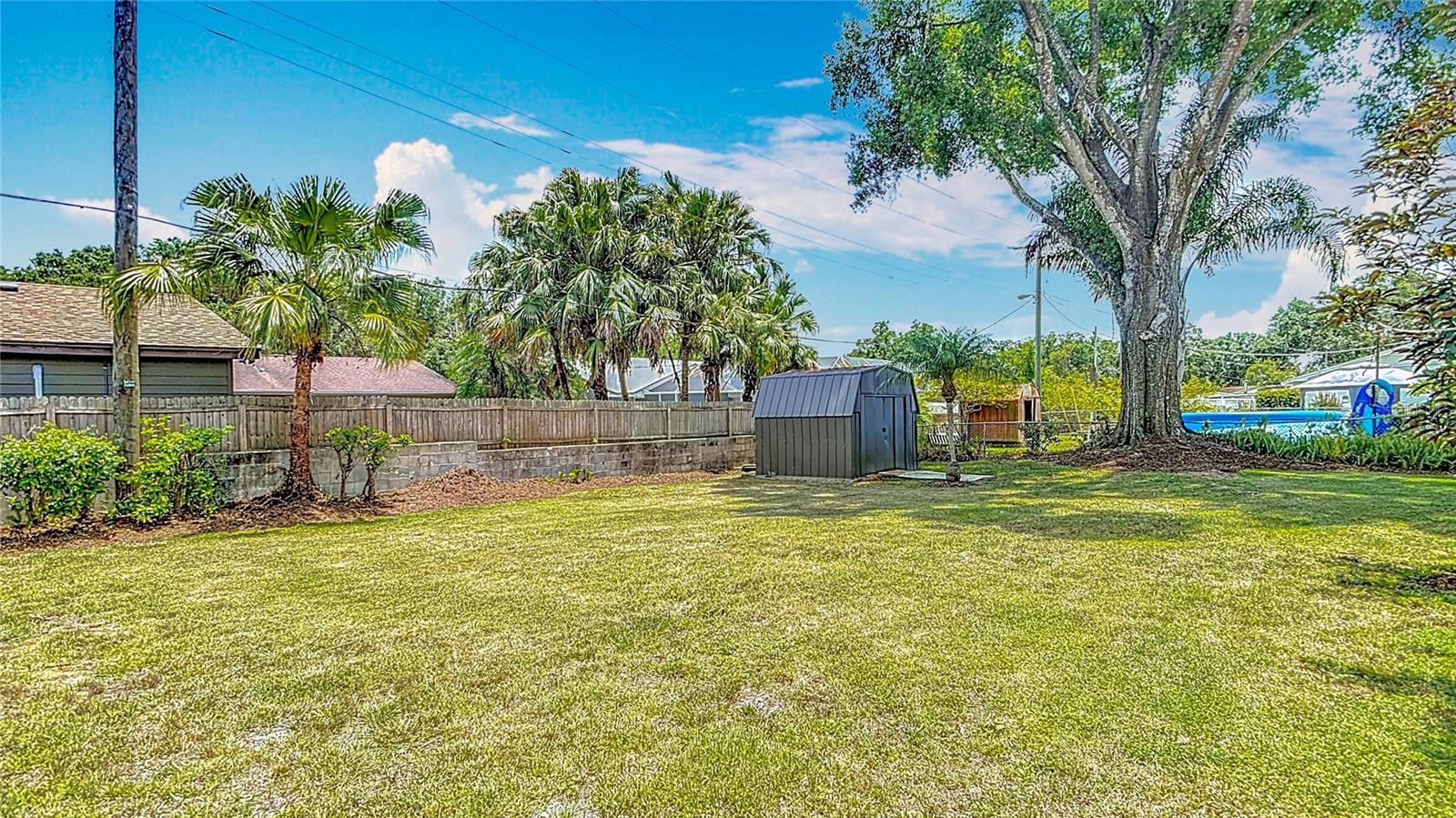 Listing photo id 46 for 4915 Chariton Avenue