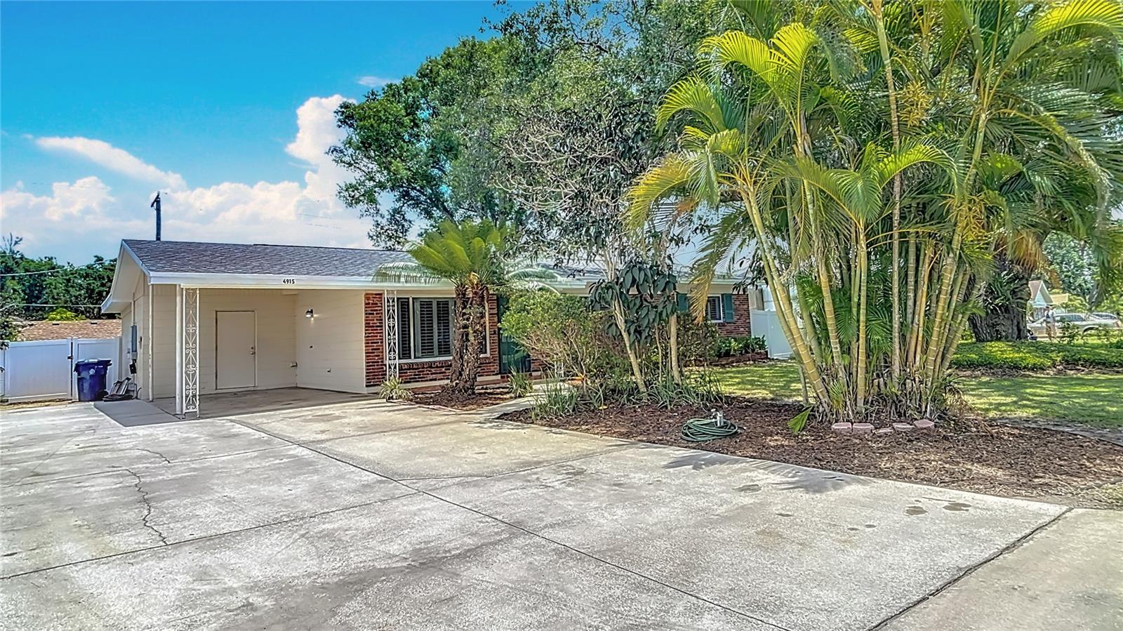 Listing photo id 3 for 4915 Chariton Avenue