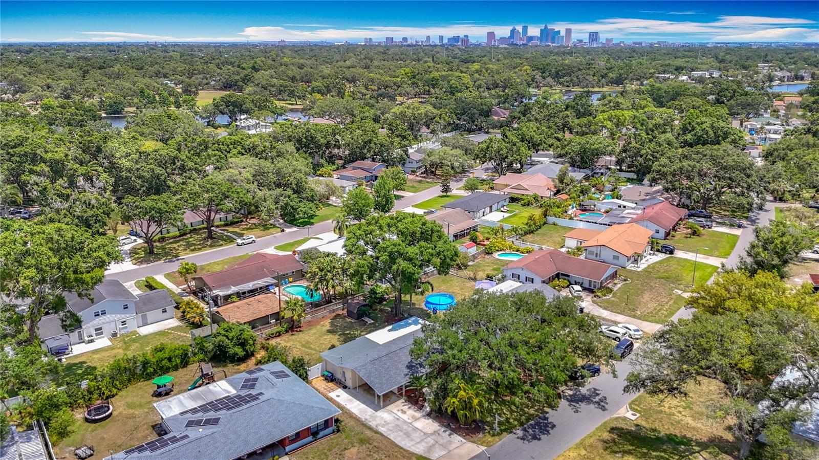 Listing photo id 51 for 4915 Chariton Avenue