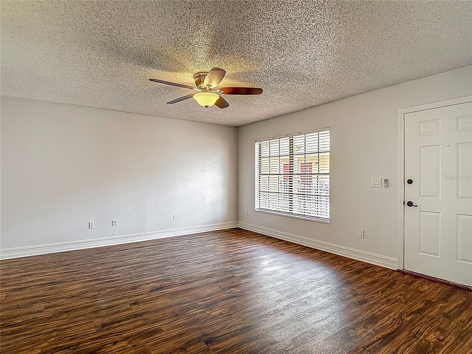 Image 10 of 41 For 21032 Voyager Blvd  8