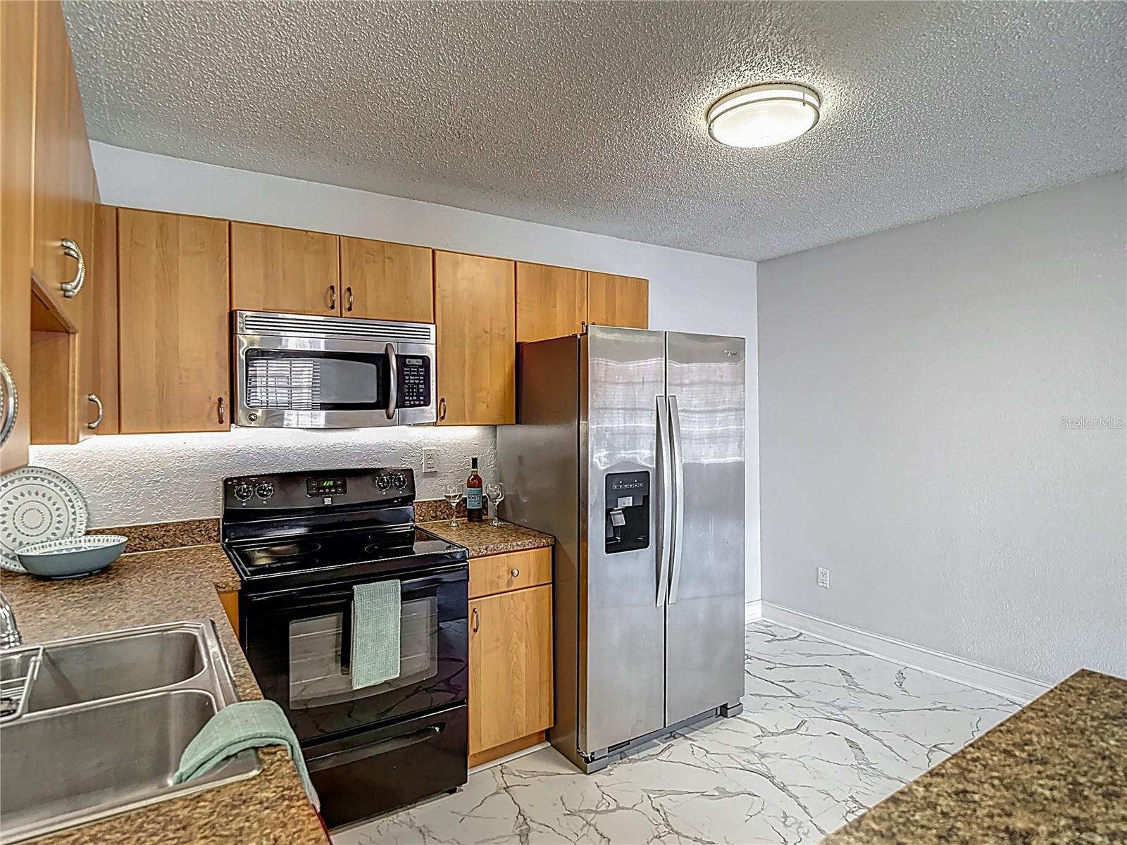 Image 11 of 41 For 21032 Voyager Blvd  8