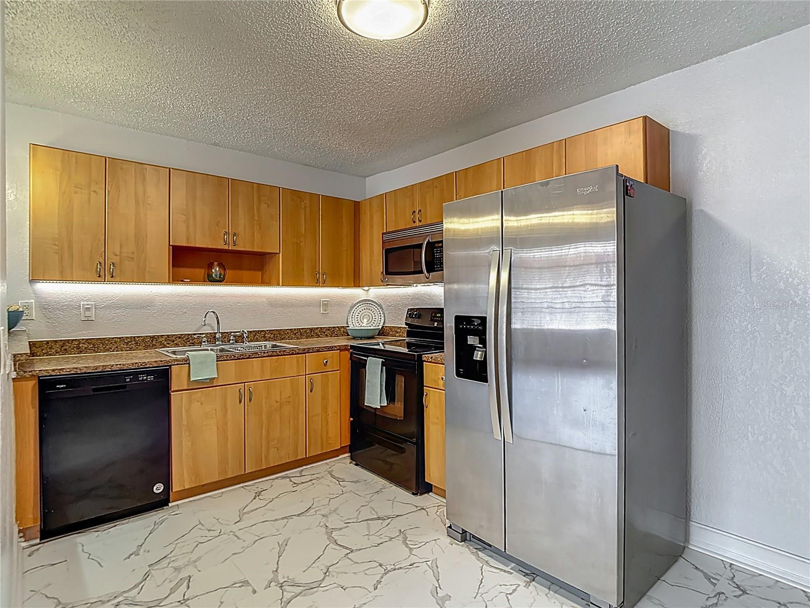Image 12 of 41 For 21032 Voyager Blvd  8