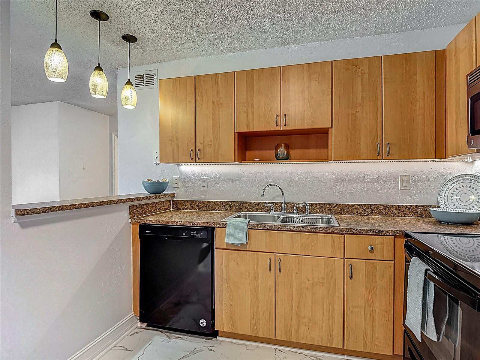 Image 13 of 41 For 21032 Voyager Blvd  8
