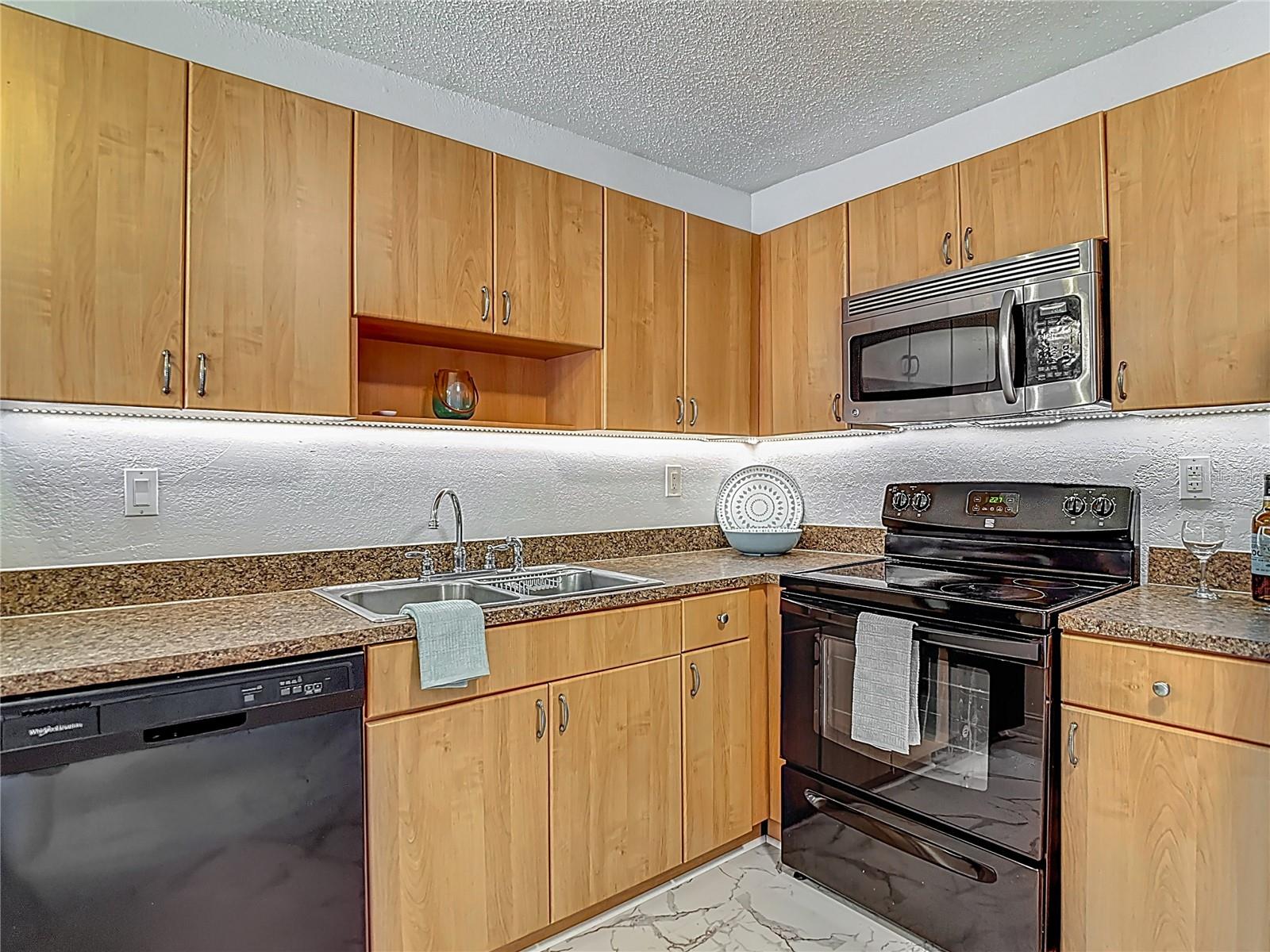 Image 14 of 41 For 21032 Voyager Blvd  8