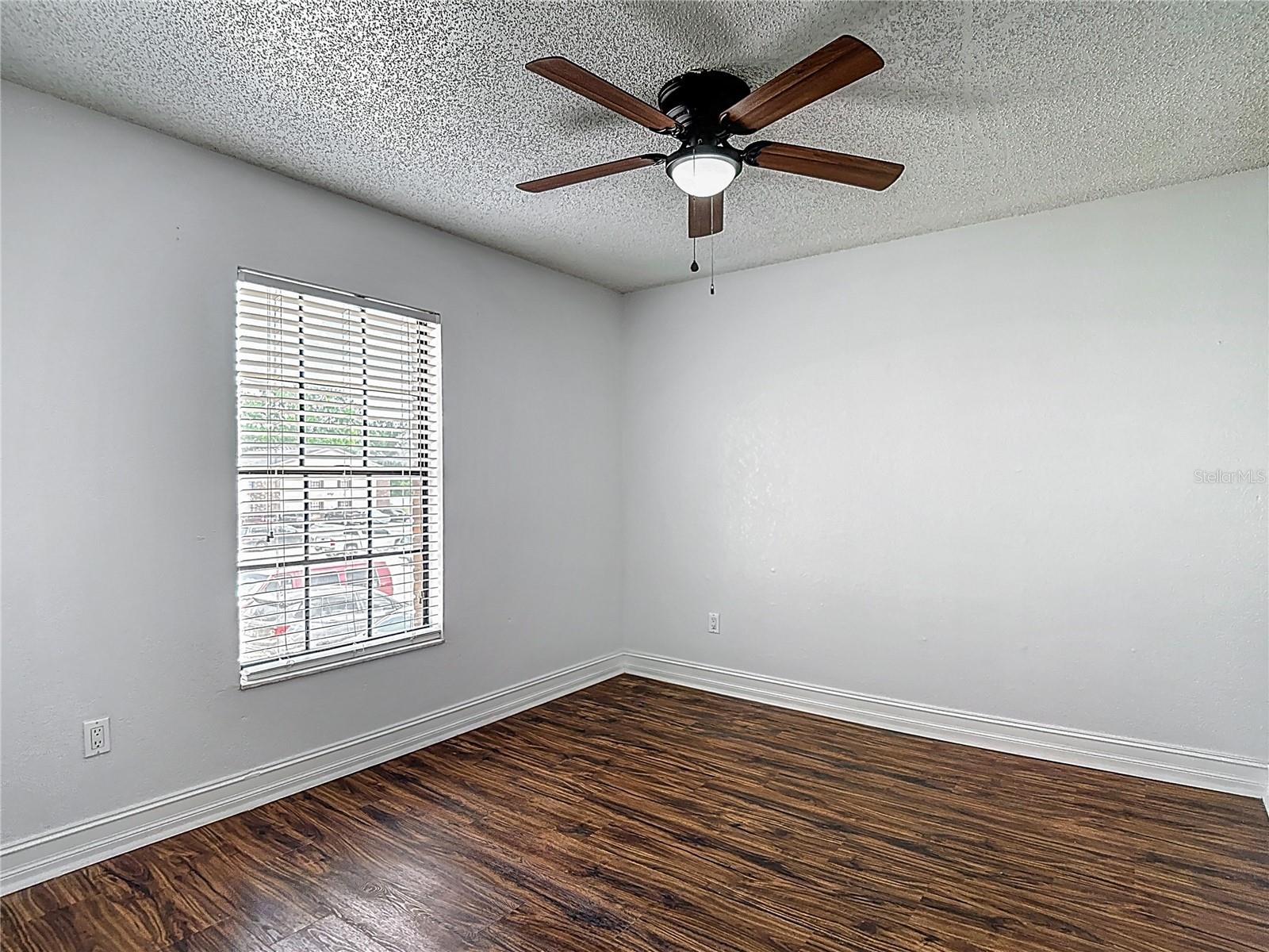 Image 18 of 41 For 21032 Voyager Blvd  8