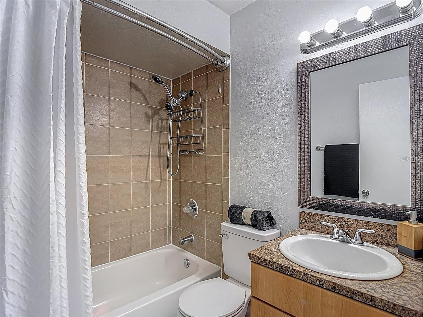Image 29 of 41 For 21032 Voyager Blvd  8