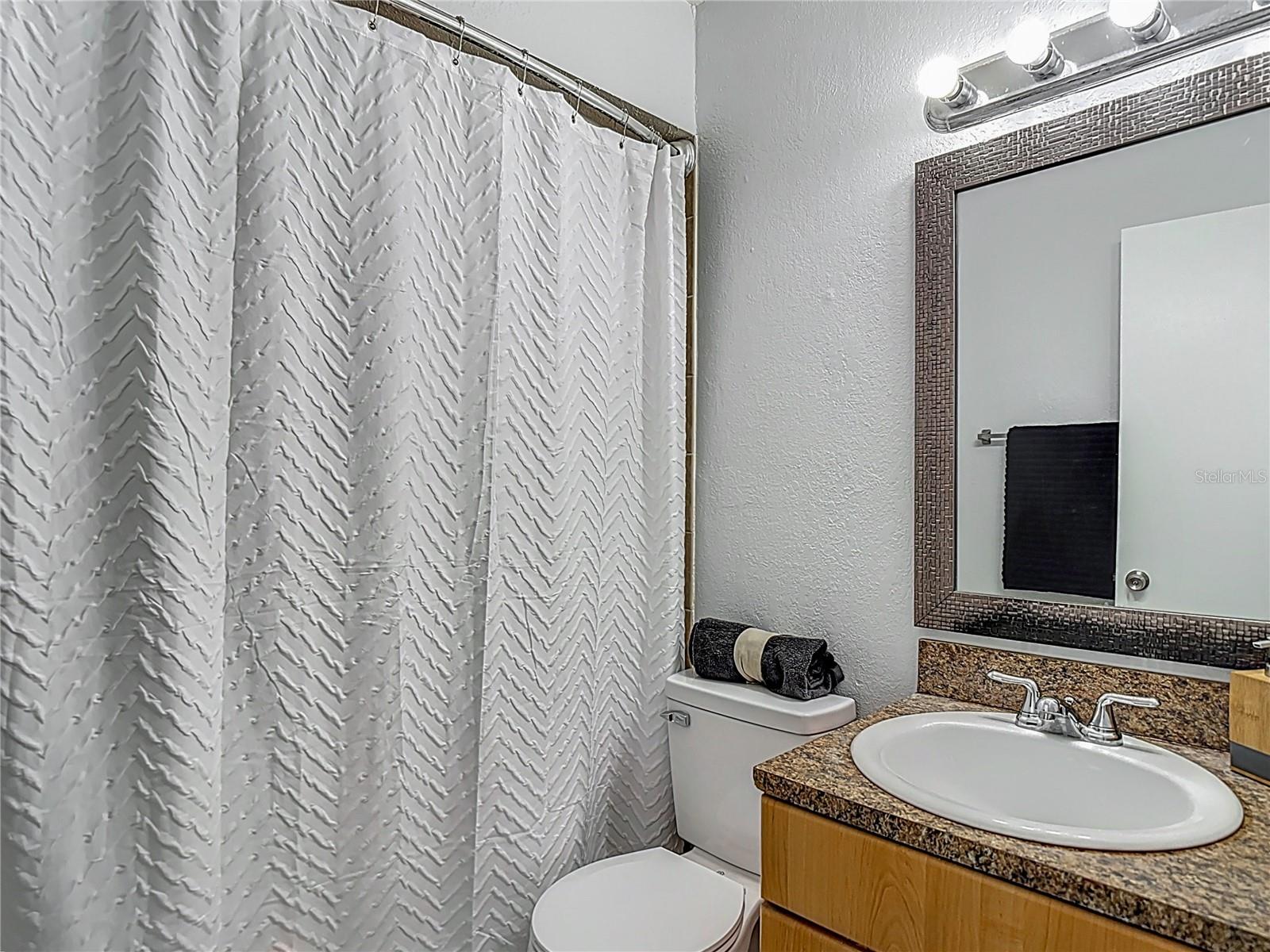 Image 30 of 41 For 21032 Voyager Blvd  8