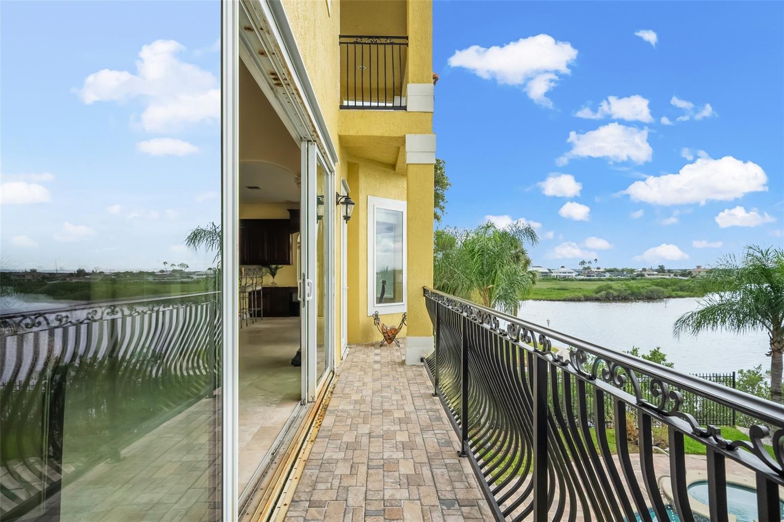 Listing photo id 10 for 3236 Gulf Winds Circle