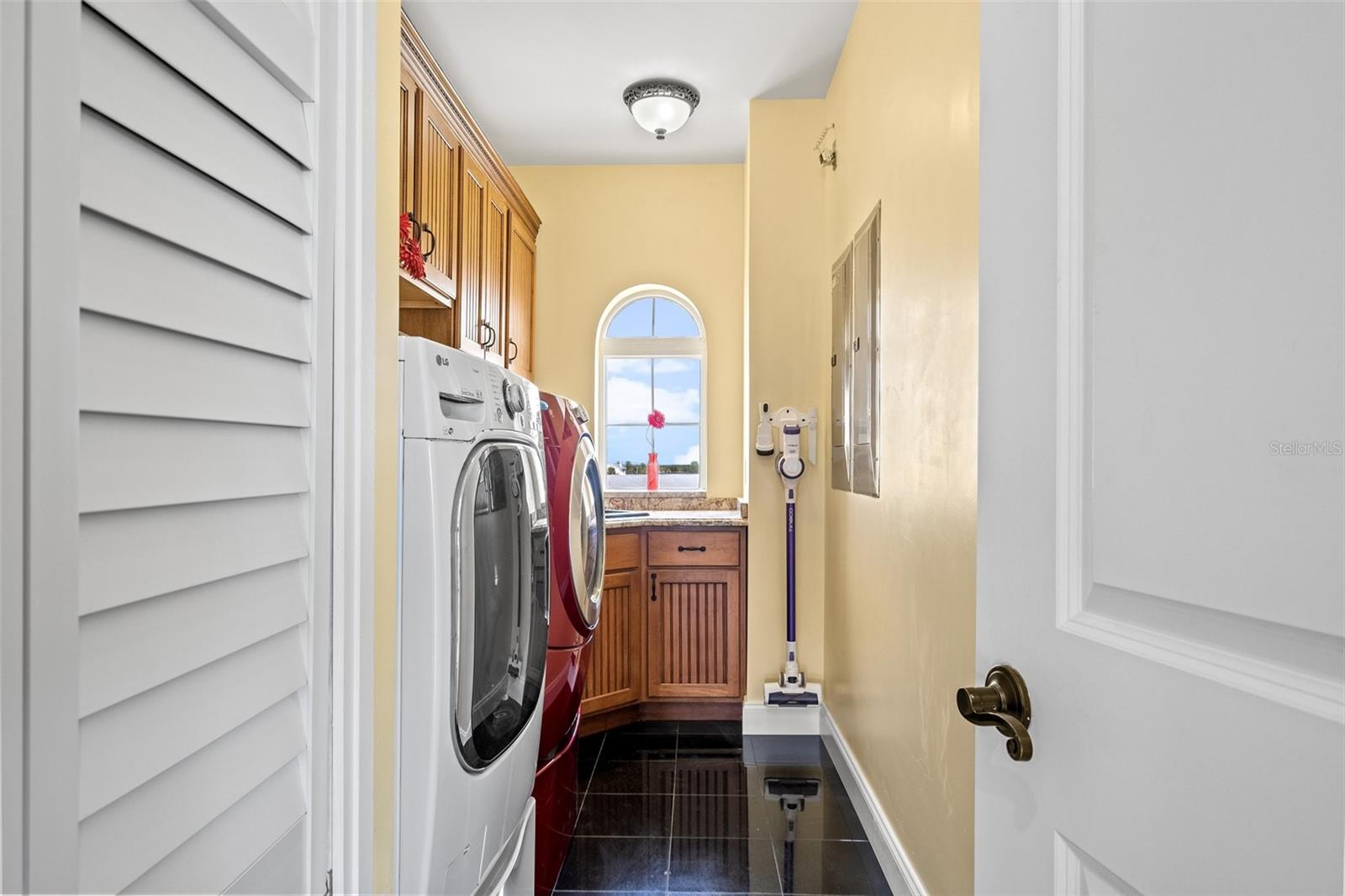 Listing photo id 53 for 3236 Gulf Winds Circle