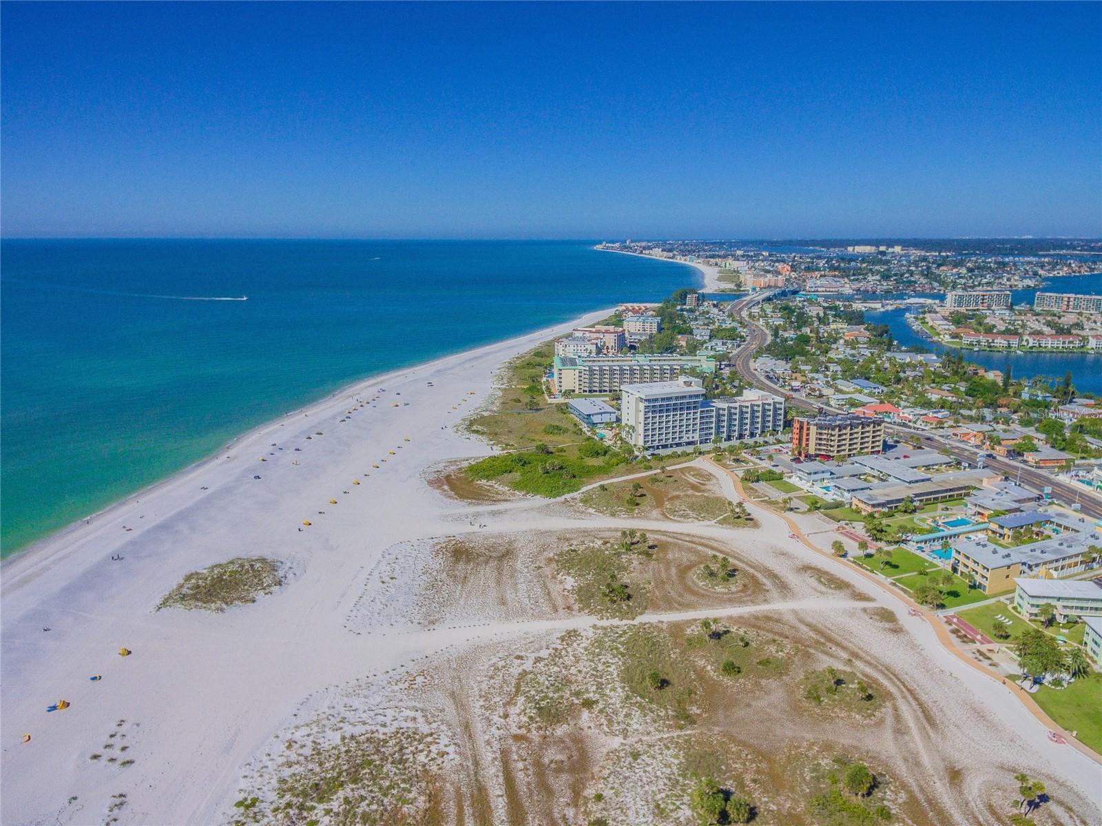 Image 20 of 72 For 11605 Gulf Boulevard 506