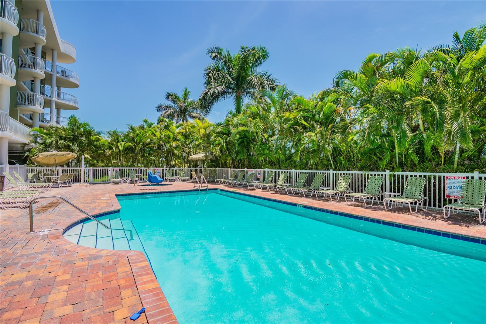 Image 23 of 72 For 11605 Gulf Boulevard 506