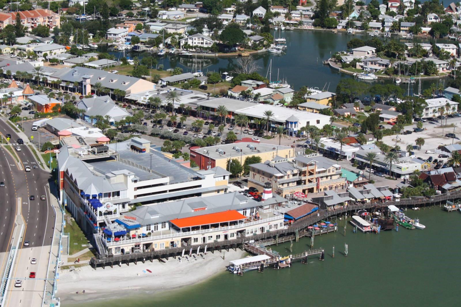Image 24 of 72 For 11605 Gulf Boulevard 506