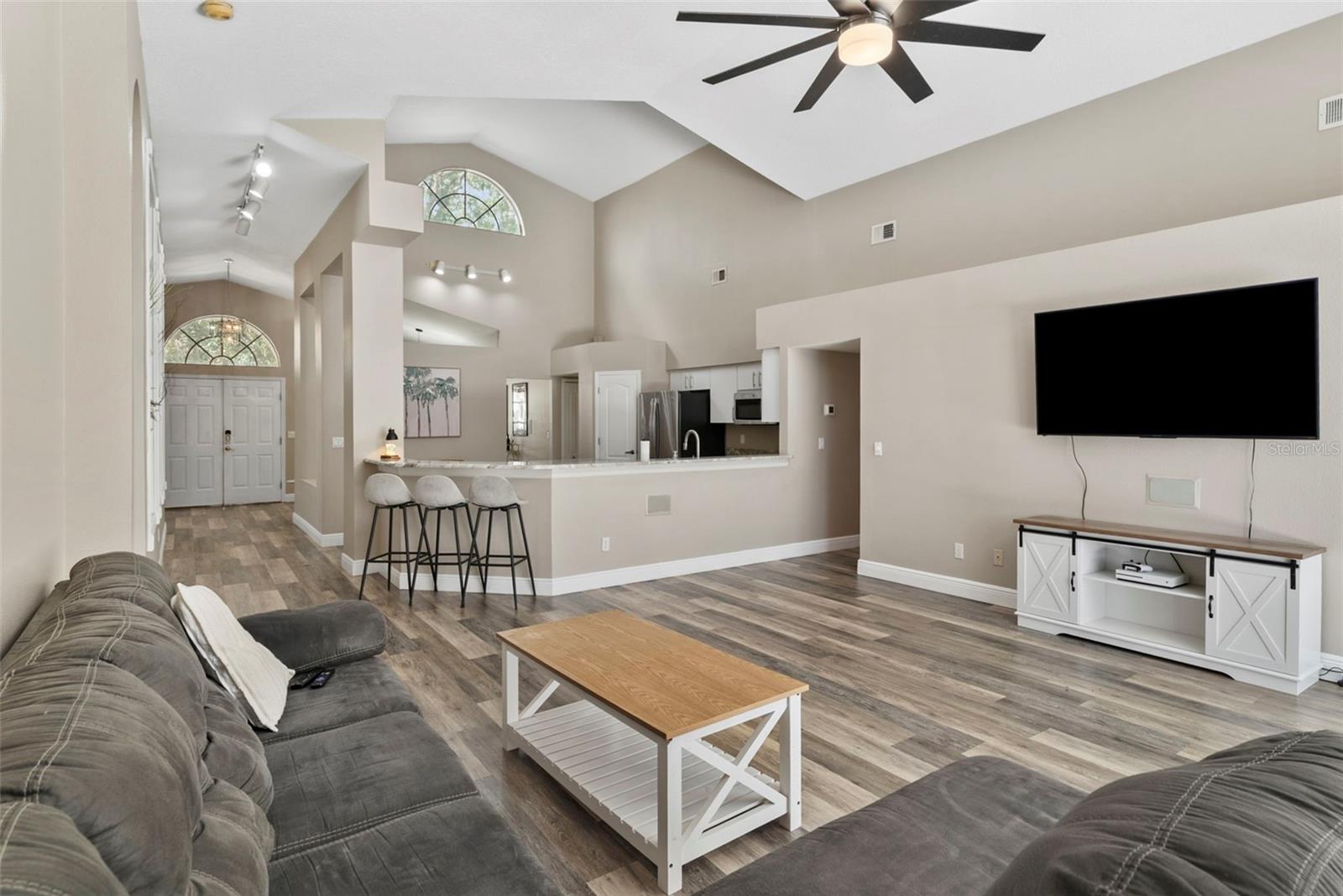 Image 12 of 52 For 18017 Palm Breeze Drive