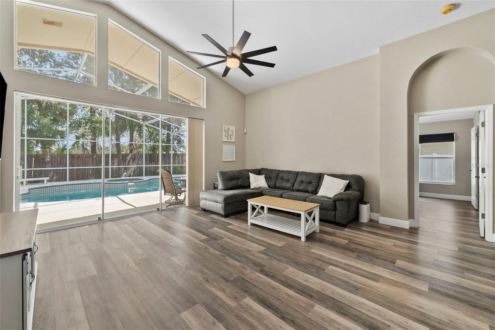 Image 14 of 52 For 18017 Palm Breeze Drive